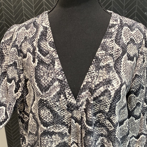 Joie’s silk blouse, black, grey and white snake print, size Medium - Picture 2 of 4